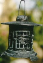 lantern2.jpg 7kbs