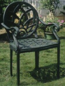 bigorchidchair.jpg 17kbs