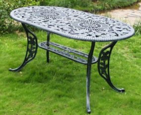 roseovaltable.jpg 20kbs
